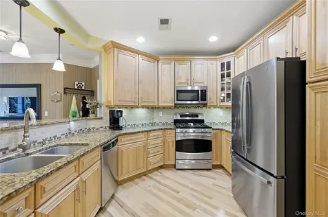 204 Saratoga Lane Fishkill NY 12524
