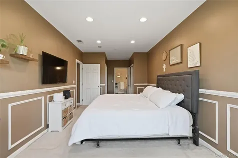 204 Saratoga Lane Fishkill NY 12524