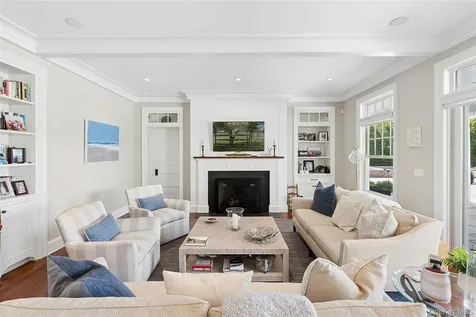 43 Old Main Road Quogue NY 11959