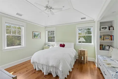 43 Old Main Road Quogue NY 11959