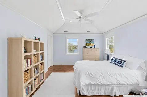 43 Old Main Road Quogue NY 11959