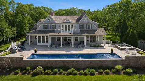 43 Old Main Road Quogue NY 11959
