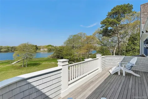 43 Old Main Road Quogue NY 11959