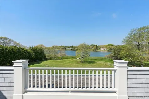 43 Old Main Road Quogue NY 11959