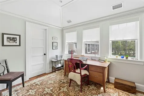 43 Old Main Road Quogue NY 11959