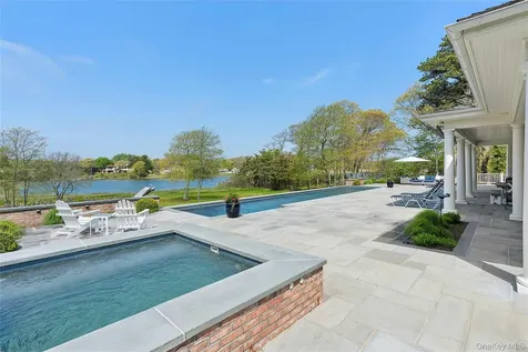43 Old Main Road Quogue NY 11959
