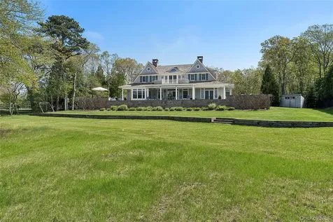 43 Old Main Road Quogue NY 11959