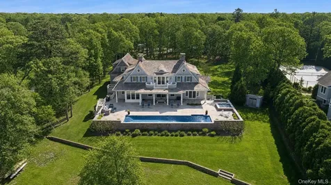43 Old Main Road Quogue NY 11959