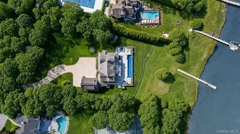 43 Old Main Road Quogue NY 11959