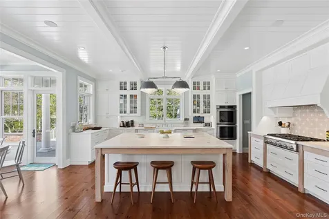 43 Old Main Road Quogue NY 11959