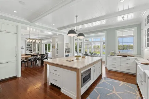 43 Old Main Road Quogue NY 11959