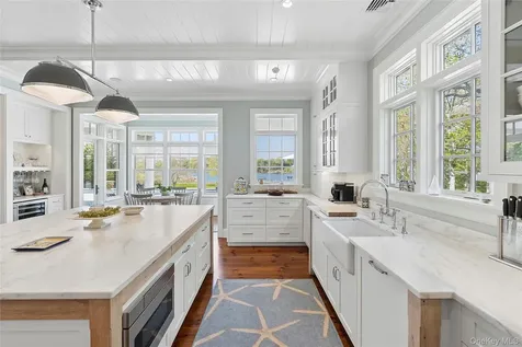 43 Old Main Road Quogue NY 11959