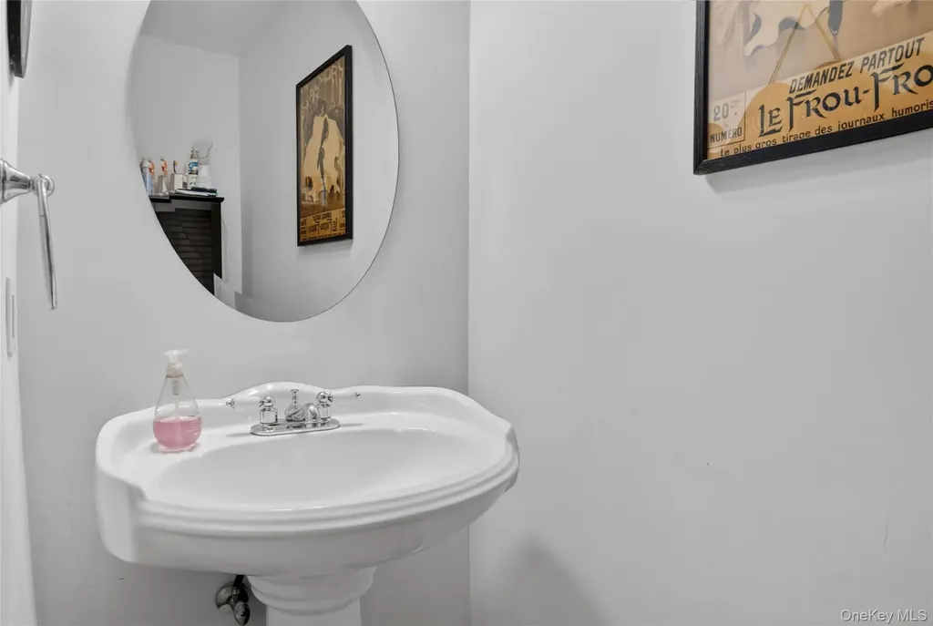 218 Tree Top Crescent Rye Brook NY 10573