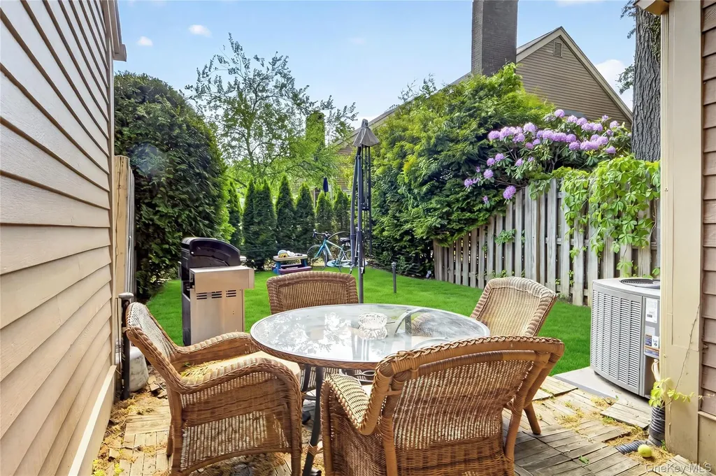 218 Tree Top Crescent Rye Brook NY 10573