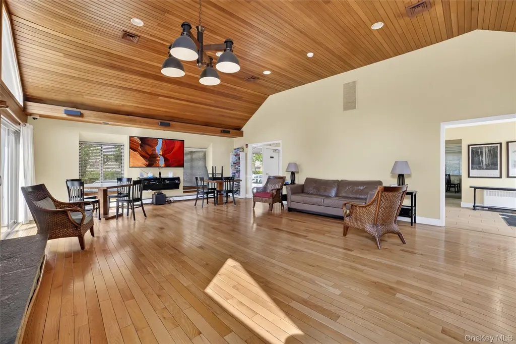 218 Tree Top Crescent Rye Brook NY 10573