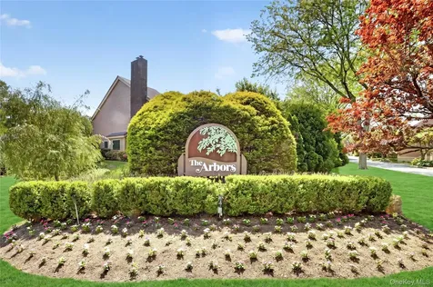 218 Tree Top Crescent Rye Brook NY 10573