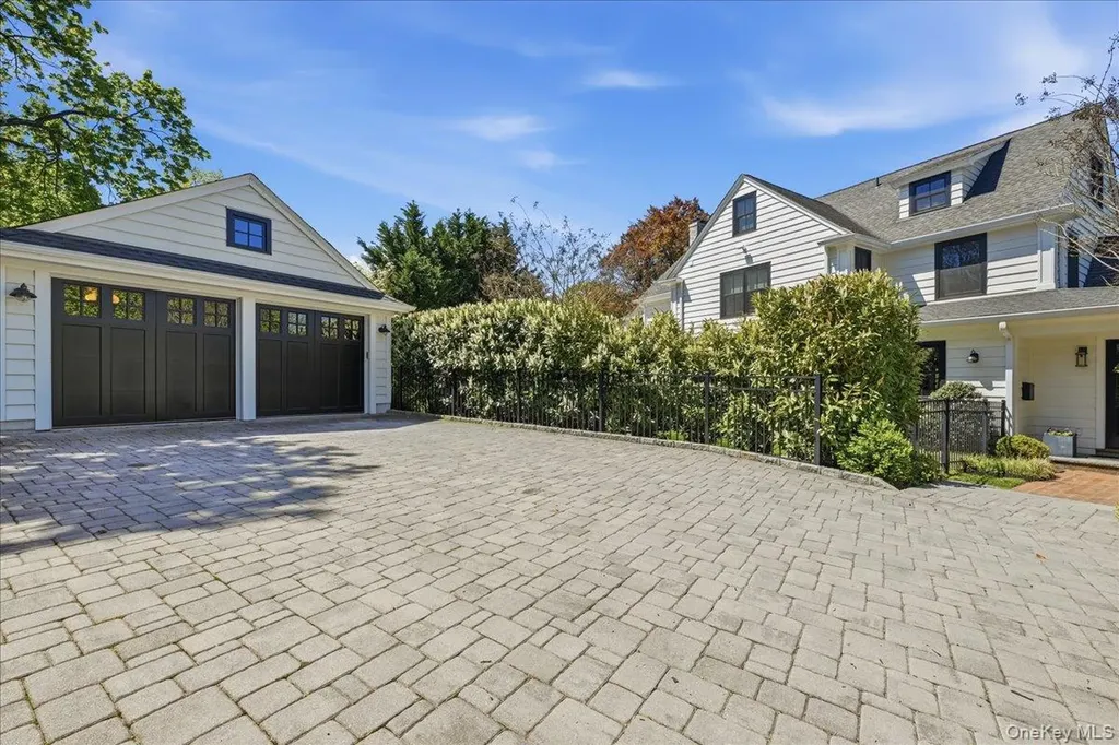 96 10th Street Garden City NY 11530