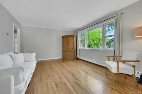 103 Kingsley Drive Yonkers NY 10710