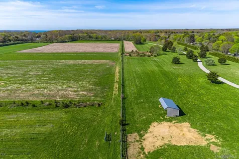 3123 & 3595 Skunk Lane Cutchogue NY 11935