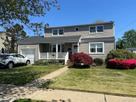 88 Crestwood Boulevard Farmingdale NY 11735