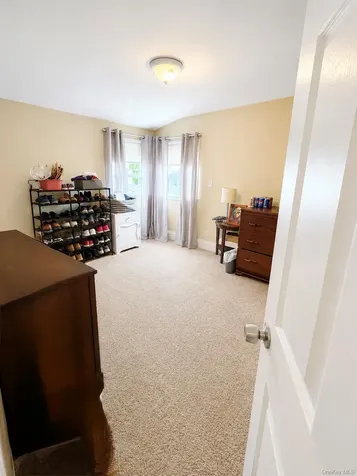 88 Crestwood Boulevard Farmingdale NY 11735