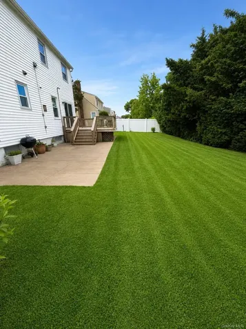88 Crestwood Boulevard Farmingdale NY 11735