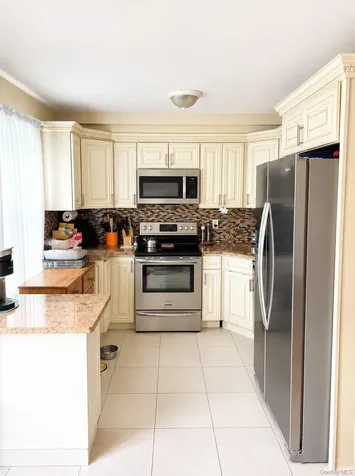 88 Crestwood Boulevard Farmingdale NY 11735