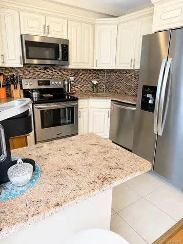 88 Crestwood Boulevard Farmingdale NY 11735