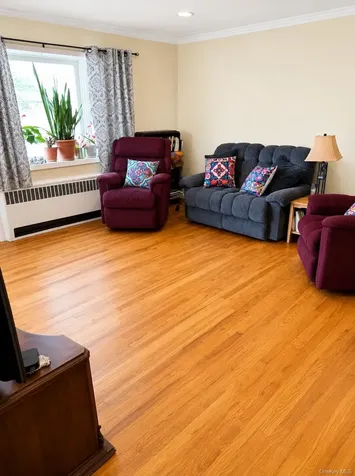 88 Crestwood Boulevard Farmingdale NY 11735