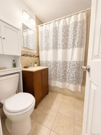 88 Crestwood Boulevard Farmingdale NY 11735