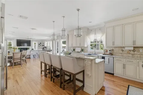 27 Davison Place Rockville Centre NY 11570