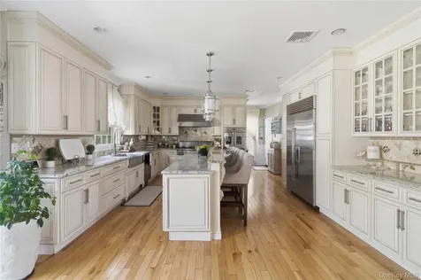 27 Davison Place Rockville Centre NY 11570