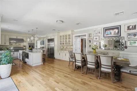 27 Davison Place Rockville Centre NY 11570