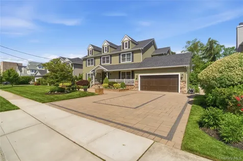 27 Davison Place Rockville Centre NY 11570