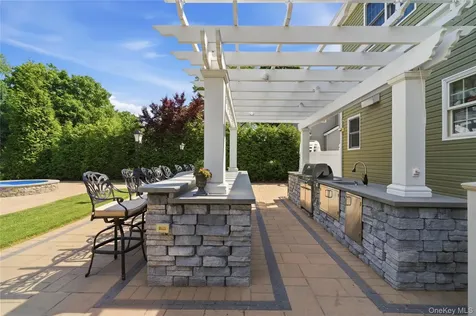 27 Davison Place Rockville Centre NY 11570