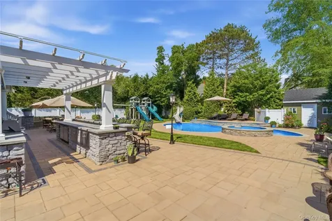 27 Davison Place Rockville Centre NY 11570