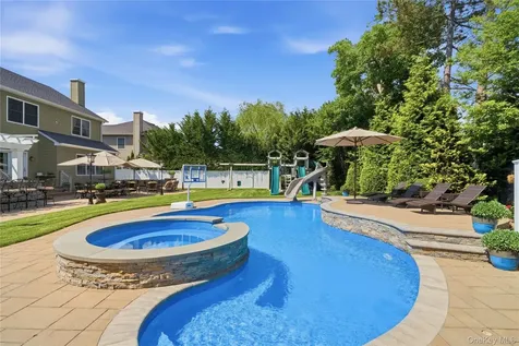 27 Davison Place Rockville Centre NY 11570