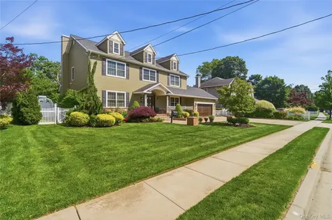 27 Davison Place Rockville Centre NY 11570