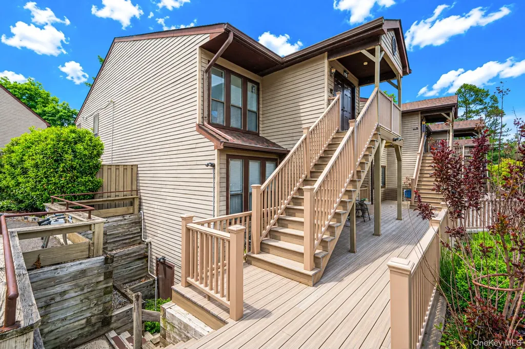 19 The Circle Glen Head NY 11545