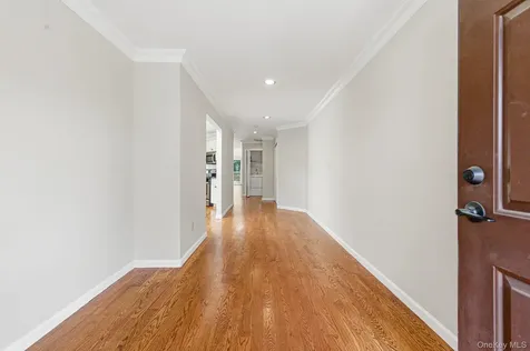 19 The Circle Glen Head NY 11545