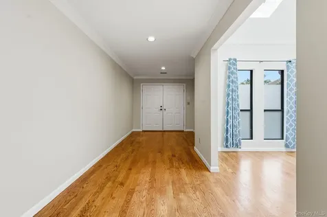 19 The Circle Glen Head NY 11545