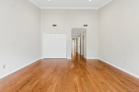19 The Circle Glen Head NY 11545