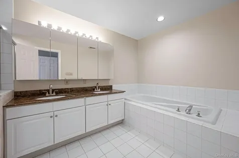 19 The Circle Glen Head NY 11545