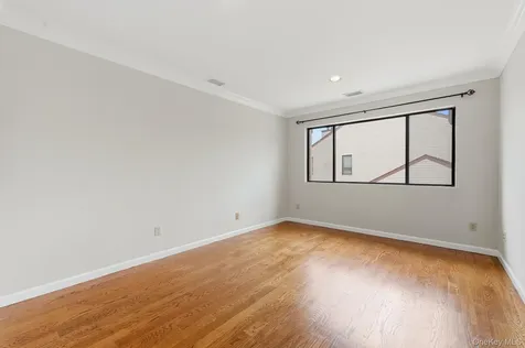 19 The Circle Glen Head NY 11545