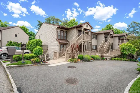 19 The Circle Glen Head NY 11545