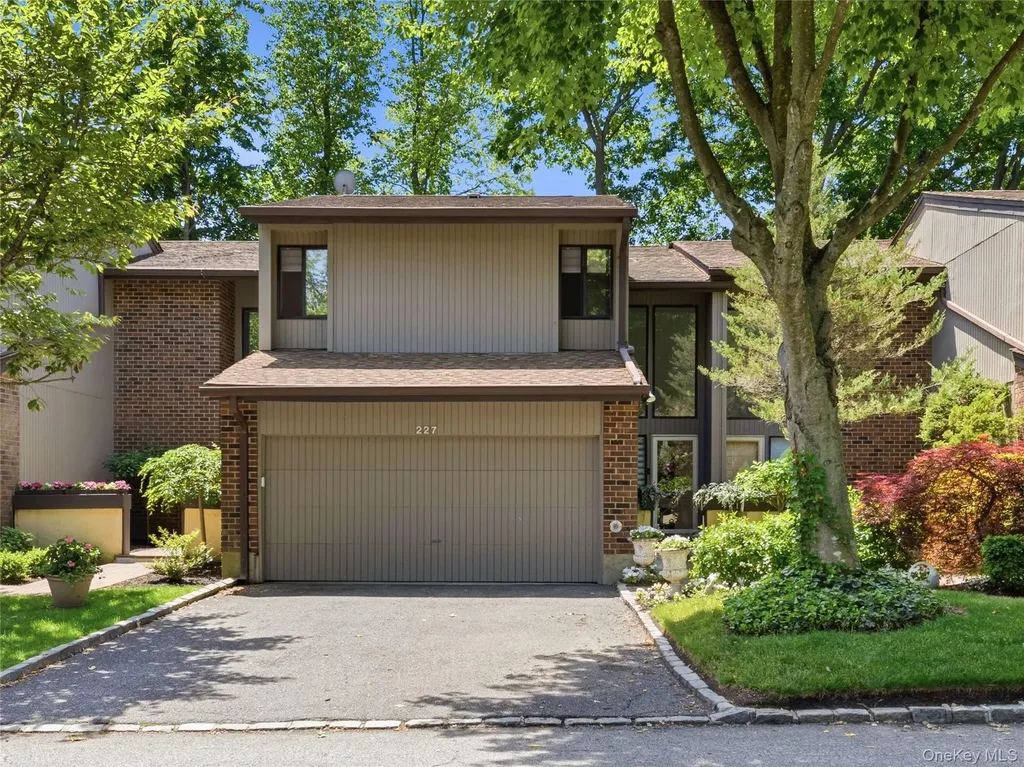 227 Hamlet Drive Jericho NY 11753
