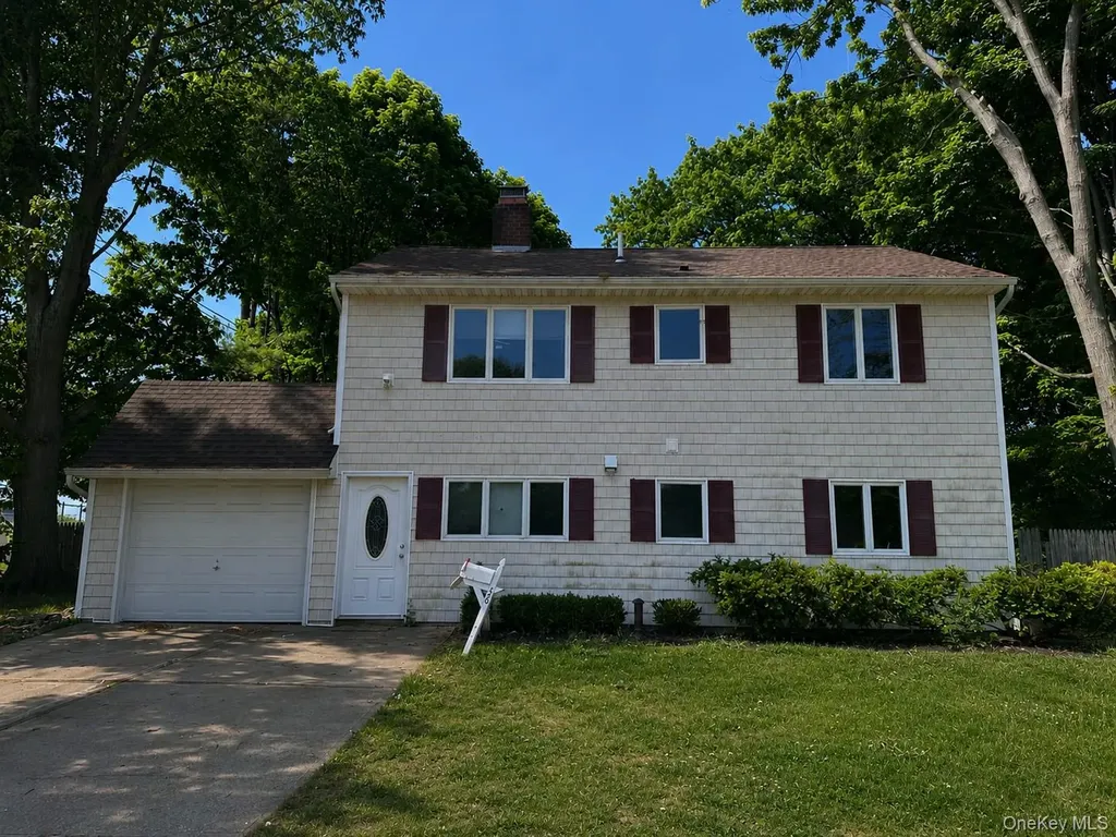 120 Ball Park Lane Hicksville NY 11801