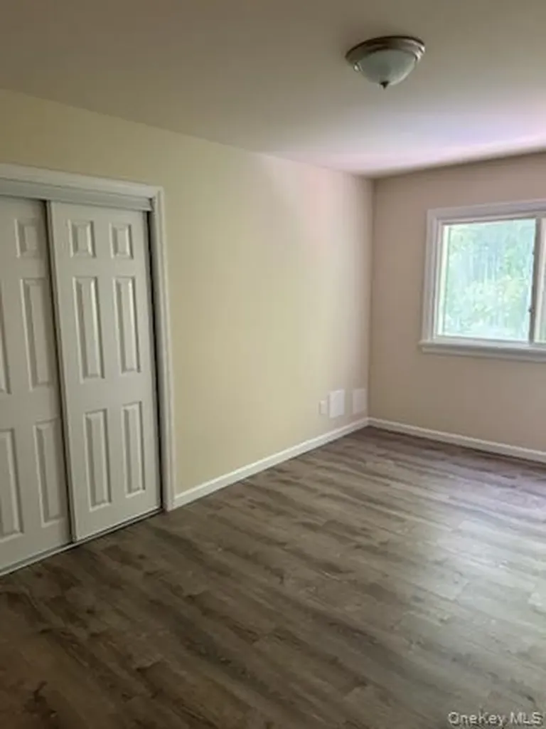 360 Larkfield Road East Northport NY 11731