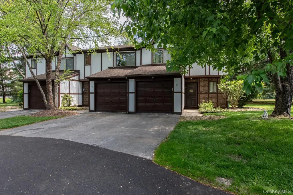 21 Topaz Run Poughkeepsie NY 12603