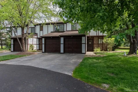 21 Topaz Run Poughkeepsie NY 12603